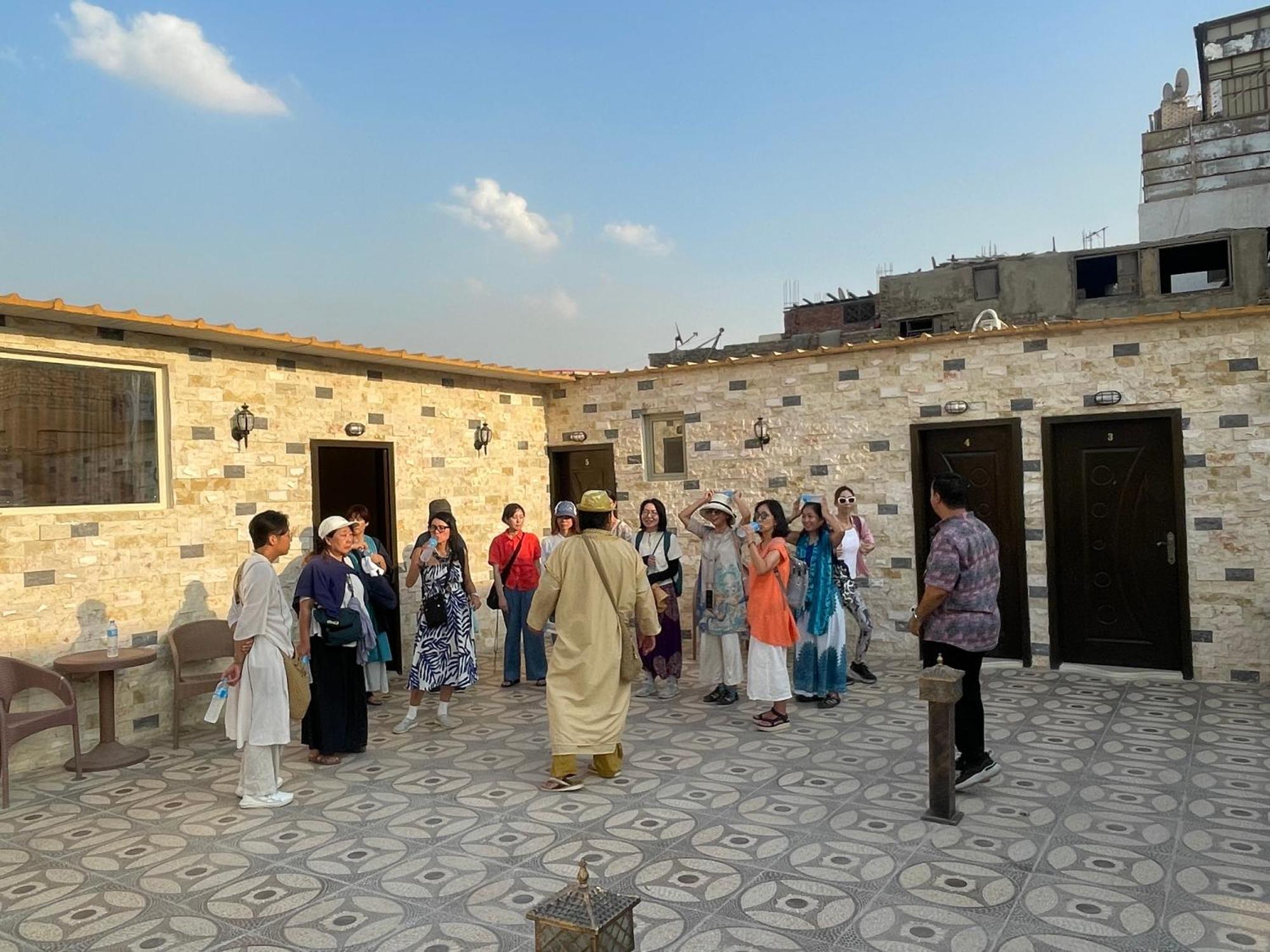 Sphinx Palace Pyramids View Inn Kafret el-Gabal Exterior photo